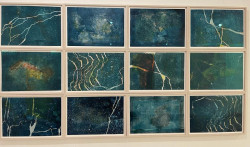 All over blue, 2022, woodcarving print, 32 x 23,5 cm incl. frame with mirogard glass, 390 EUR Claudia Betzin, Ausstellung True Colors 2022